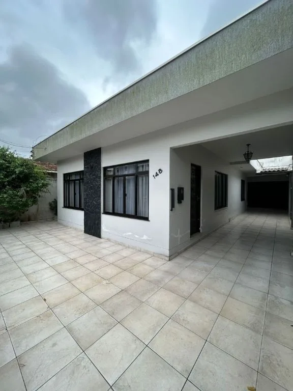 Casa à Venda em Itajaí no São João: 3 Quartos, 170M², 4 Vagas de Garagem (Ref: 57)