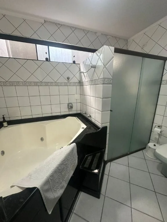 Casa para alugar em Itajaí no Centro: 5 Quartos, 550m², 2 Vagas de Garagem - Foto 9
