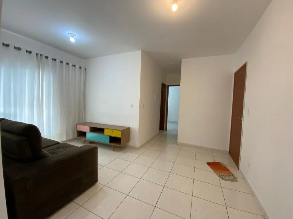 Apartamento para Alugar em Itajaí no Espinheiros: 2 Quartos, 52M², Playground e Sacada (Ref: 7)