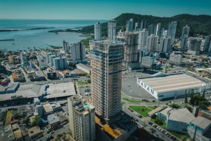 Apartamento para Venda em Itajaí no Centro com 2 Quartos e 61m² | Piscina e Varanda Gourmet - Foto 6