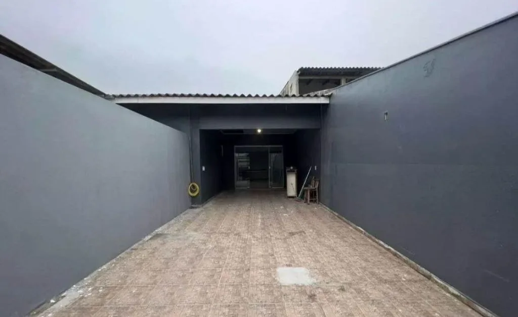 Casa à Venda em Itajaí no Espinheiros: 2 Quartos, 120M², 1 Vaga de Garagem (Ref: 53)