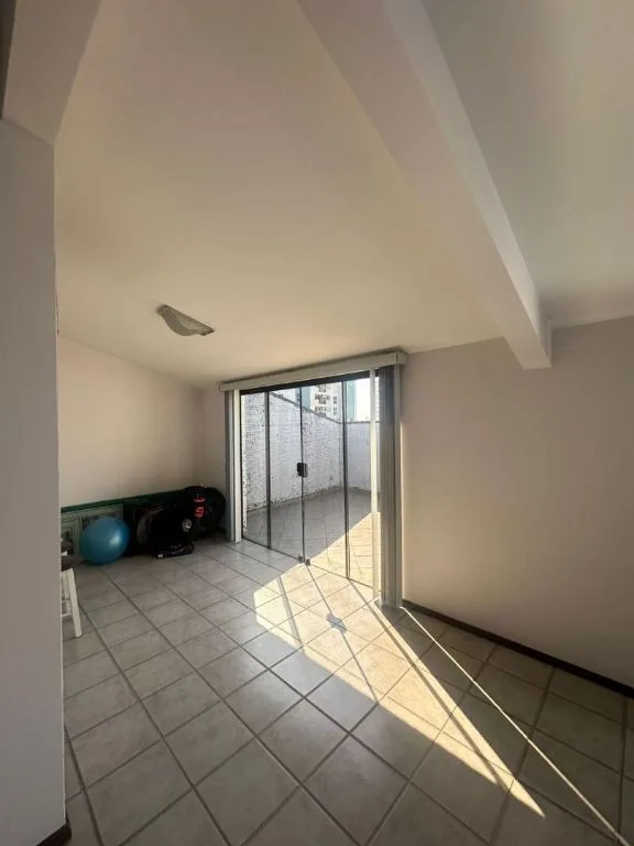 Casa para alugar em Itajaí no Centro: 5 Quartos, 550m², 2 Vagas de Garagem - Foto 2