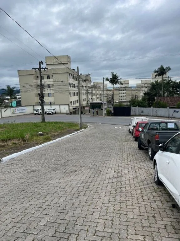 Apartamento à Venda em Itajaí no Espinheiros: 2 Quartos, 55M², 1 Vaga de Garagem (Ref: 152)