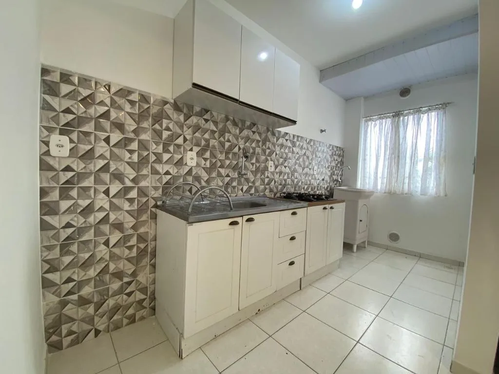 Apartamento para alugar em Itajaí no Espinheiros: 2 Quartos, 52m², 1 Vaga de Garagem - Foto 2
