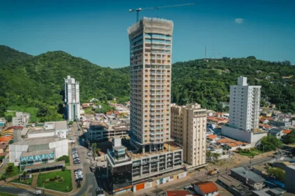 Apartamento para Venda em Itajaí no Centro com 2 Quartos e 61m² | Piscina e Varanda Gourmet - Foto 3