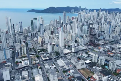 Apartamento para Venda em Balneário Camboriú no Nações com 2 Quartos e 52m² | Piscina e Varanda Gourmet - Foto 19