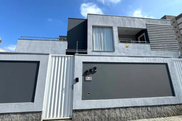 Sobrado para Venda em Itajaí no São João com 3 Quartos e 263m² | 1 Suíte e 2 Vagas de Garagem - Foto 1