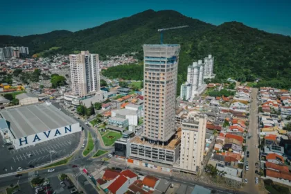 Apartamento para Venda em Itajaí no Centro com 2 Quartos e 61m² | Piscina e Varanda Gourmet - Foto 4