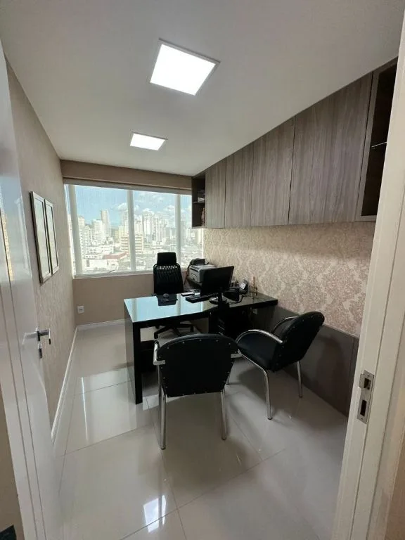 Sala Comercial para alugar em Itajaí no Centro: 34m², 1 Vaga de Garagem - Foto 4