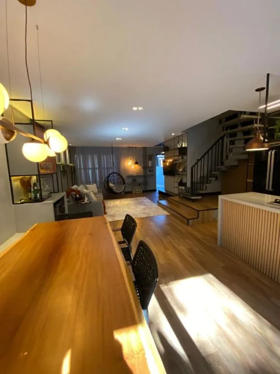 Sobrado à Venda em Itajaí no Cabeçudas: 3 Quartos, 170m², 1 Suíte e 2 Vagas de Garagem - Foto 2