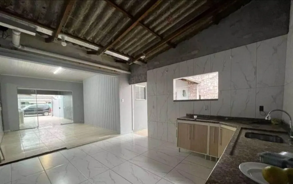 Casa à Venda em Itajaí no Espinheiros: 2 Quartos, 120m², 1 Vaga de Garagem - Foto 2