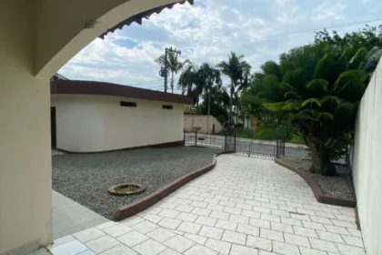 Casa para Aluguel em Itajaí no Espinheiros com 3 Quartos e 120m² | 1 Suíte e 3 Vagas de Garagem - Foto 13