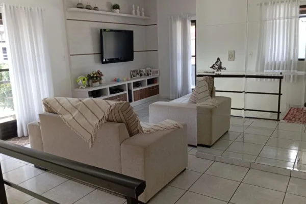 Casa à Venda em Itajaí no São Vicente: 4 Quartos, 240m², 2 Vagas de Garagem - Foto 1