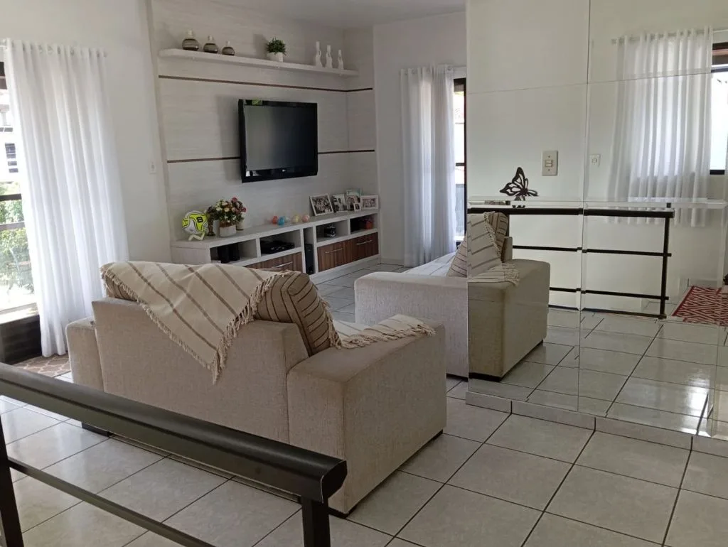 Casa à Venda em Itajaí no São Vicente: 4 Quartos, 240M², 2 Vagas de Garagem (Ref: 147)