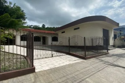 Casa para Aluguel em Itajaí no Espinheiros com 3 Quartos e 120m² | 1 Suíte e 3 Vagas de Garagem - Foto 20