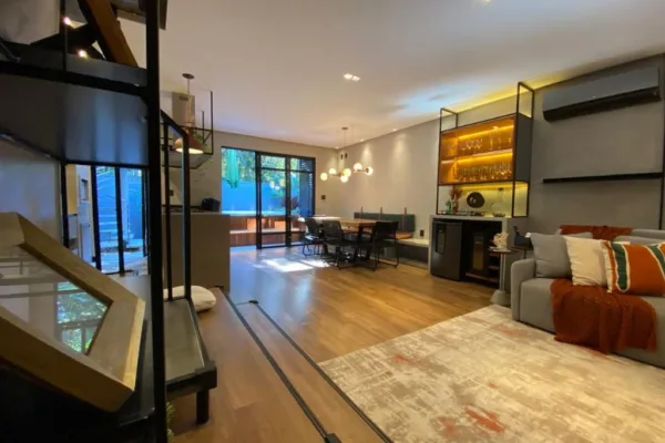 Sobrado à Venda em Itajaí no Cabeçudas: 3 Quartos, 170m², 1 Suíte e 2 Vagas de Garagem - Foto 1
