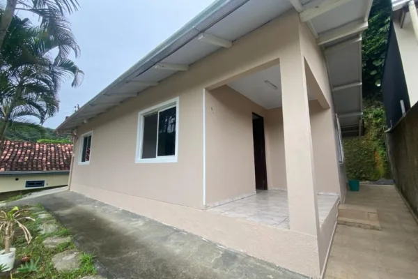 Casa à Venda em Itajaí no Fazenda: 3 Quartos, 70m², 2 Vagas de Garagem - Foto 1